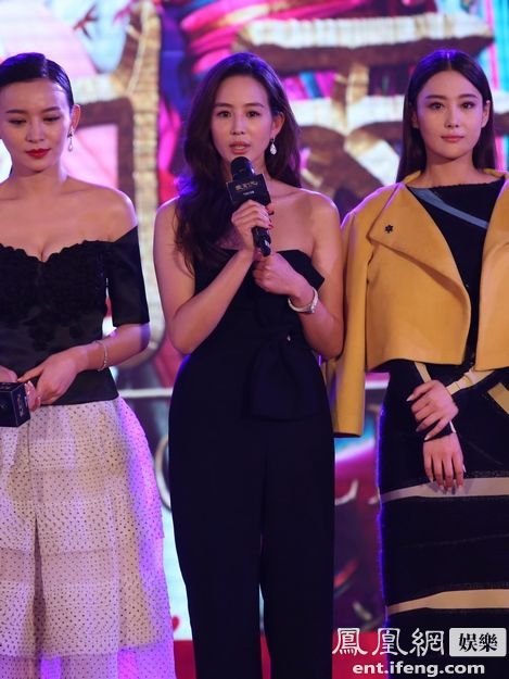 范冰冰宣传《武则天》 遭男星横抱险被“甩飞”