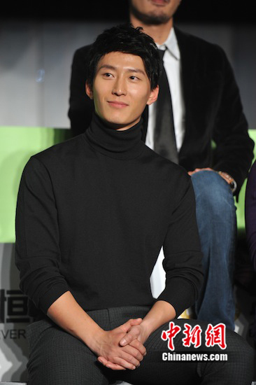 窦骁被逼刮腿毛 崔始源:我双腿光滑不像男生