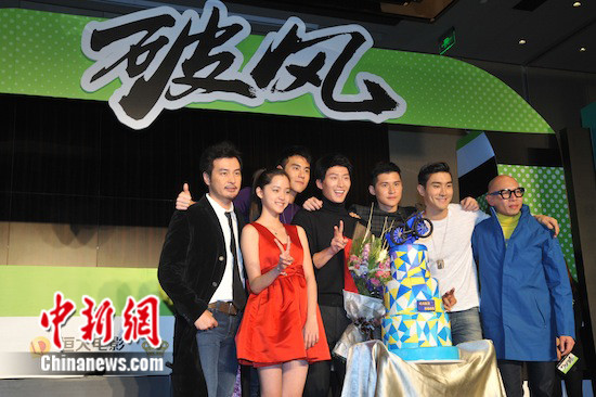 窦骁被逼刮腿毛 崔始源:我双腿光滑不像男生 窦骁被逼刮腿毛 崔始源:我双腿光滑不像男生