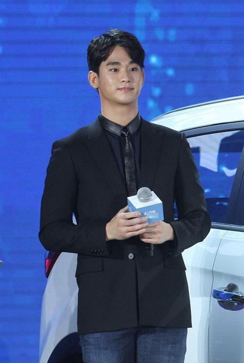 忽胖忽瘦好神奇！金秀贤出席试映会 清瘦帅气笑容阳光