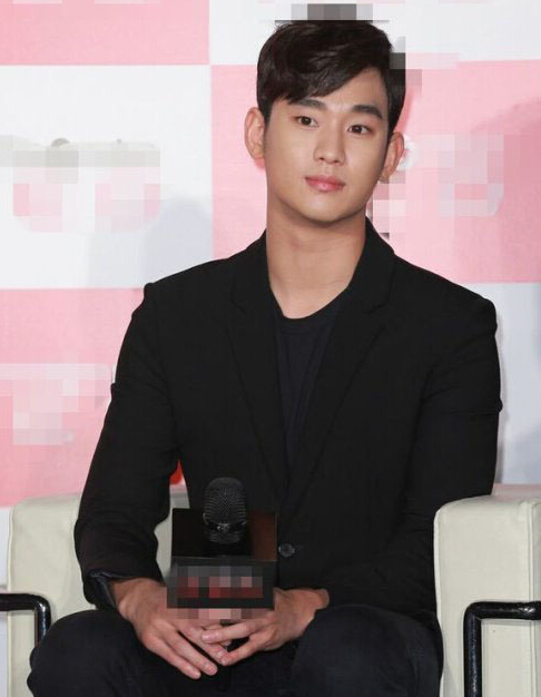 忽胖忽瘦好神奇！金秀贤出席试映会 清瘦帅气笑容阳光