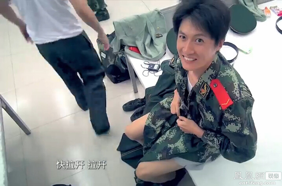 真人秀节目男星遭虐脱光 迟帅脱裤子被拍