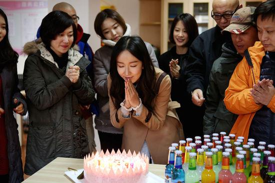 娄艺潇《你会撒谎吗》 温馨庆生 娄艺潇《你会撒谎吗》 温馨庆生