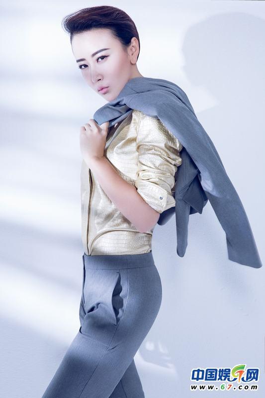 毛俊杰曝冬季写真 帅气造型秒杀同性