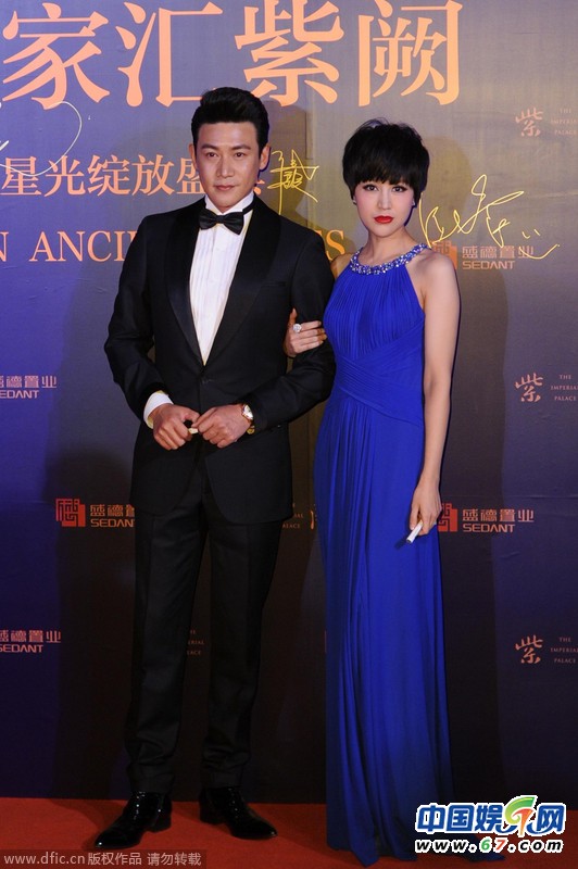 鲍蕾搂陆毅美艳十足 钟丽缇红毯狂凹造型抢镜