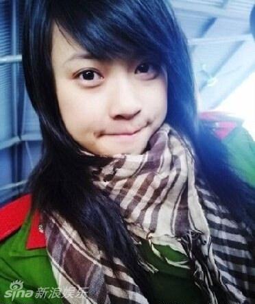 网曝越南女兵自拍照
