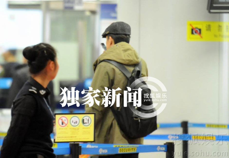 胡歌发声疑与江疏影分手 独自现身机场
