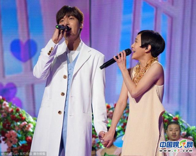 郭采洁满眼深情求抱 趁机熊扑李敏镐揩油男神