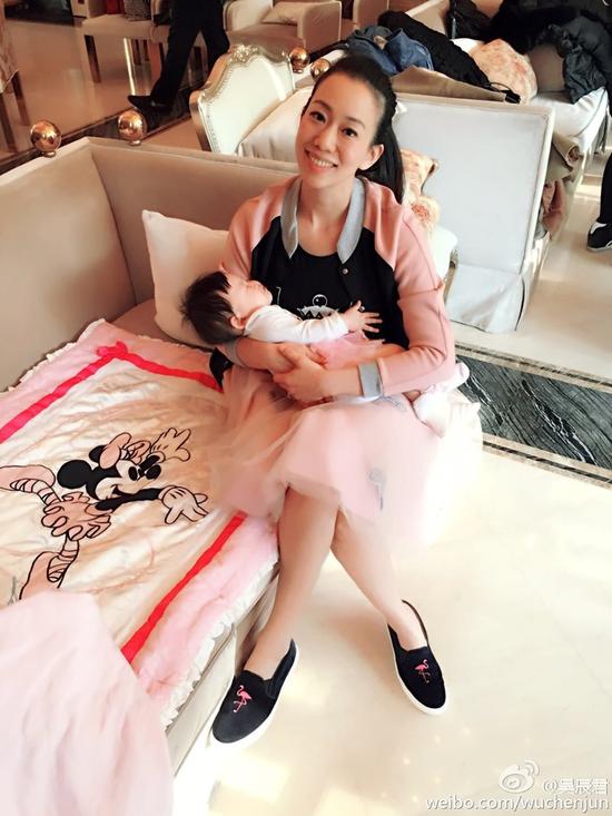 吴辰君千金生日趴