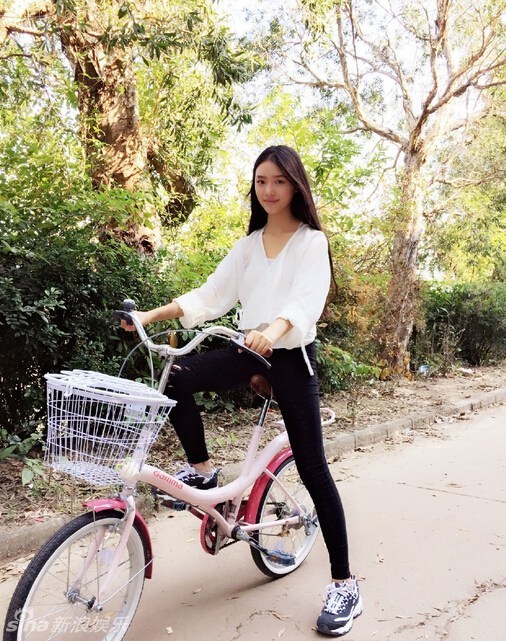 新任“星女郎”林允清纯私照曝光