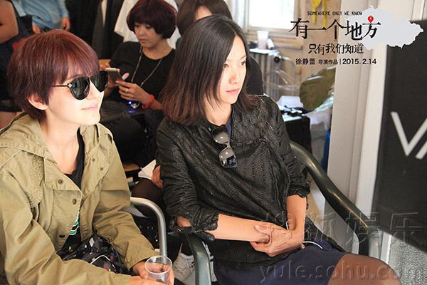 热依扎片场庆生 剧组备惊喜致感动落泪