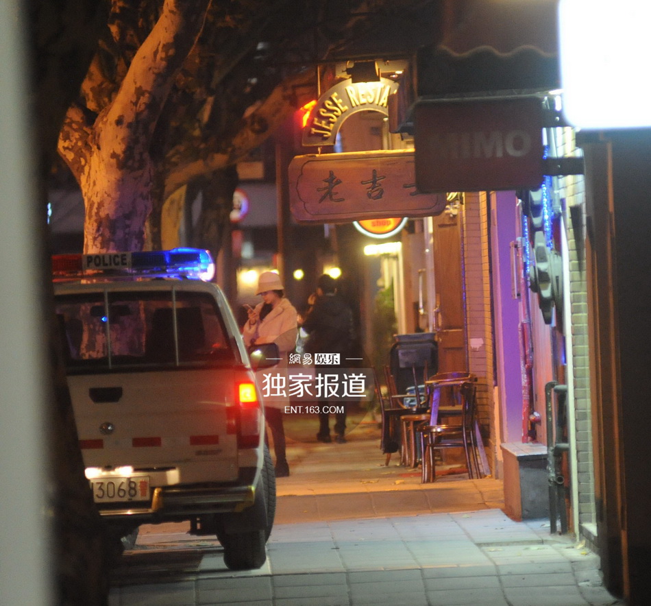 黄晓明Angelababy甜蜜幽会 为避嫌前后脚进酒店