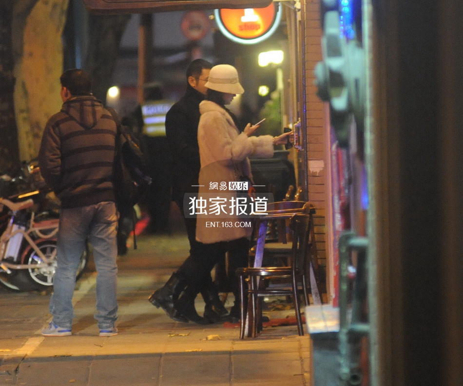 黄晓明Angelababy甜蜜幽会 为避嫌前后脚进酒店