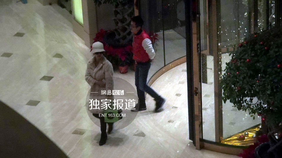 黄晓明Angelababy甜蜜幽会 为避嫌前后脚进酒店