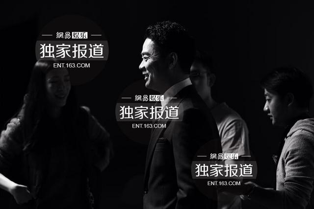 刘强东疑与奶茶妹妹分手后首现身 风度翩翩拍写真