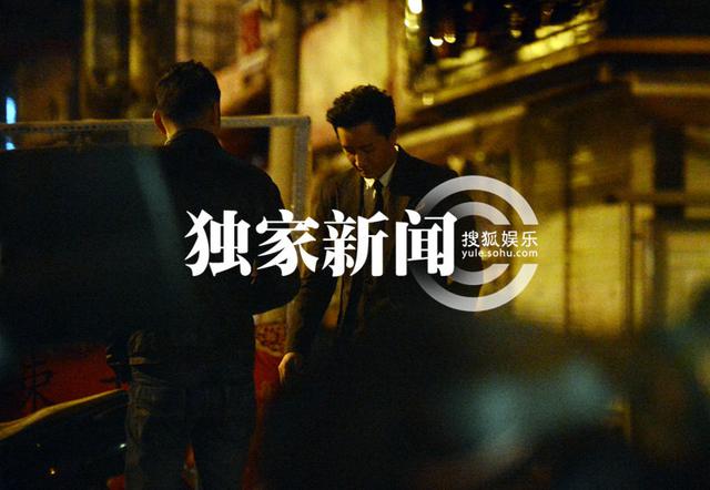 韩庚新片再打酱油 活动后乘车会友吃饭