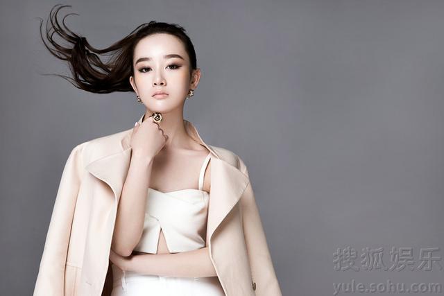 张檬时装大片曝光 干练马尾御姐风气场强大