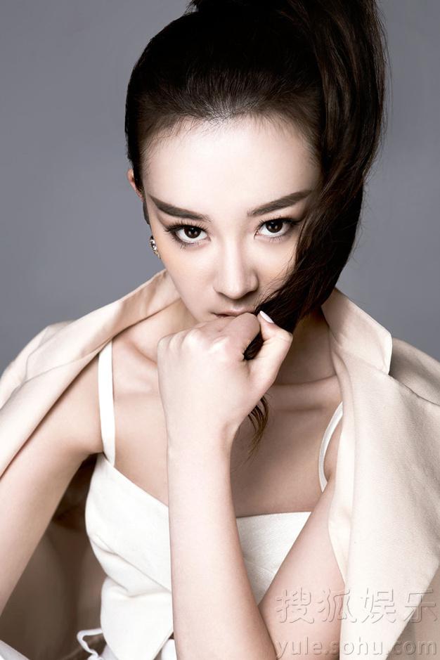 张檬时装大片曝光 干练马尾御姐风气场强大