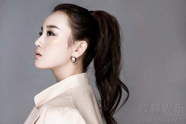 张檬时装大片曝光 干练马尾御姐风气场强大