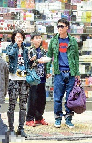 娱乐圈重组的五好文明家庭：洪欣儿子与继父哥俩好