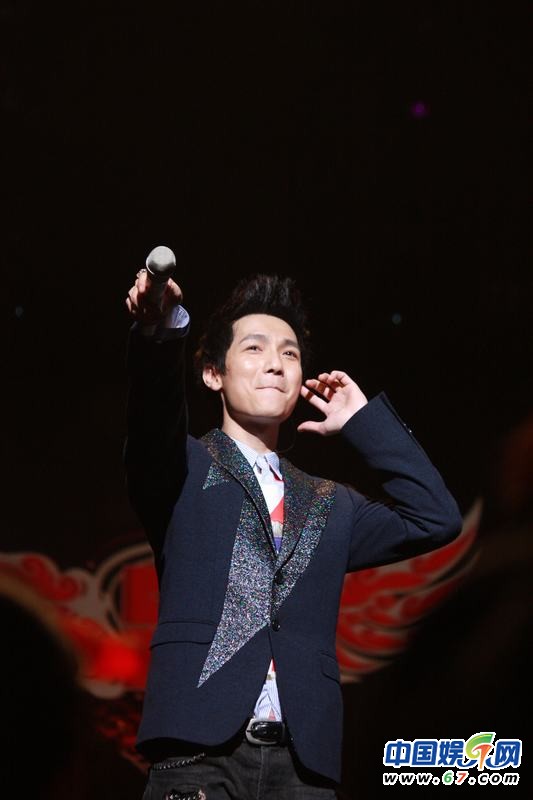 陈楚生全国巡演受热捧 新年伊始在踏征程 陈楚生全国巡演受热捧 新年伊始在踏征程