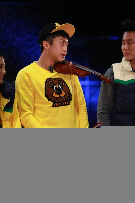 《跑男》李晨羽泉不留情面互泼！ 白百合秀“一字马”惊呆众人