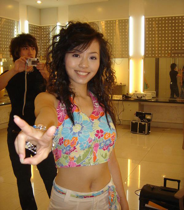 揭《我是歌手3》选手故事 韩红身陷同性传闻