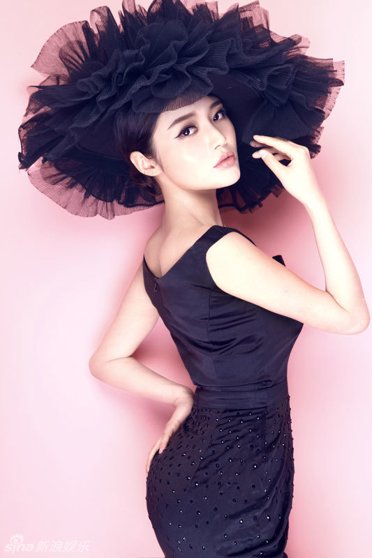 徐冬冬新年写真 黑纱魅惑曲线玲珑优雅 徐冬冬新年写真 黑纱魅惑曲线玲珑优雅