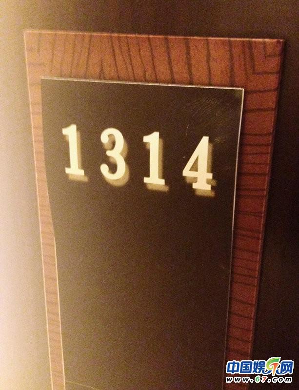 小燕子尔康在一起!李佳航求婚现场首曝光 李晟狂飙泪