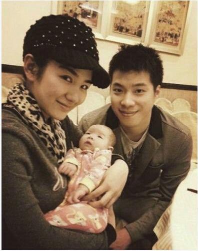 黄奕离婚后受访 谈前夫满脸沉闷:很多回忆不愿回忆