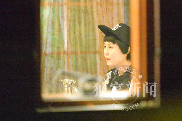 短发女子气质不俗