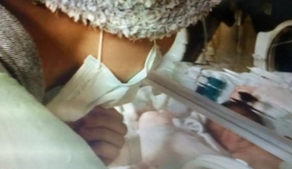 范玮琪产后首见儿子