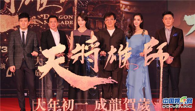 成龙神情落寞 筷子兄弟“小苹果版”主题曲笑翻全场