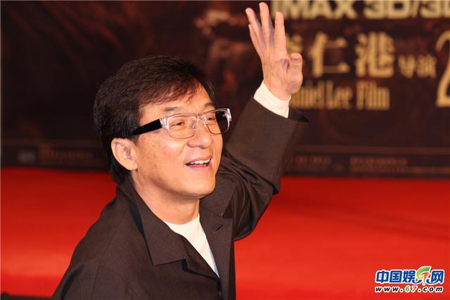 成龙神情落寞 筷子兄弟“小苹果版”主题曲笑翻全场