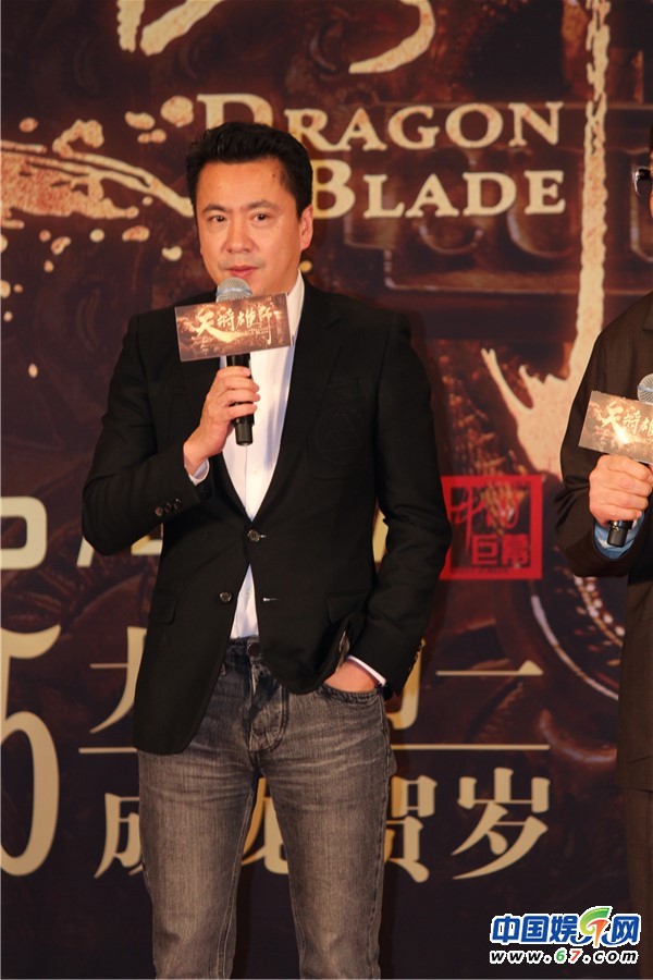 成龙神情落寞 筷子兄弟“小苹果版”主题曲笑翻全场