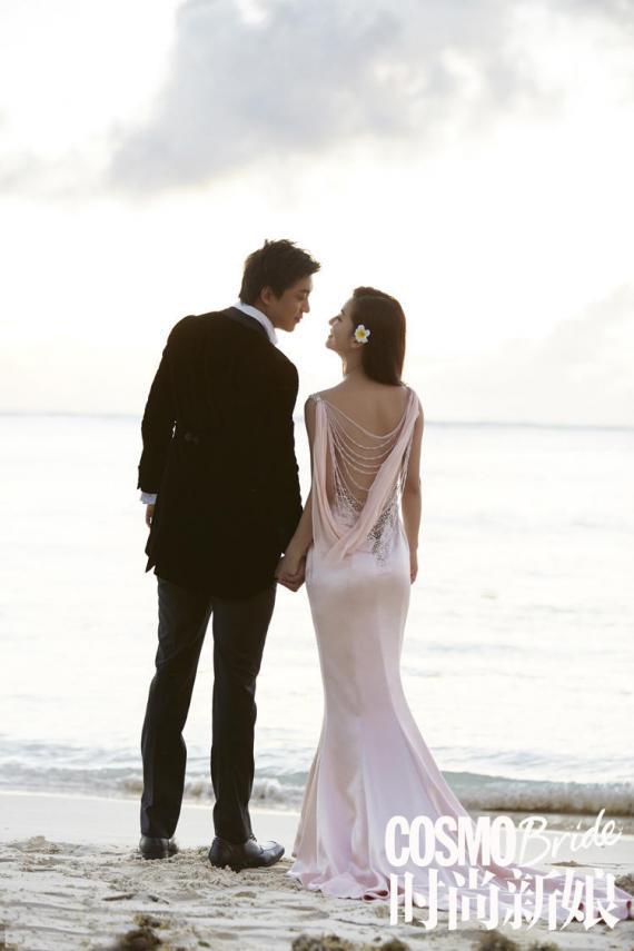 李佳航李晟婚照曝光 海边相拥上演浪漫时刻