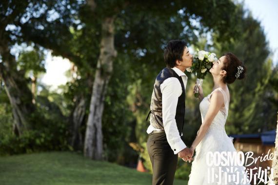 李佳航李晟婚照曝光 海边相拥上演浪漫时刻