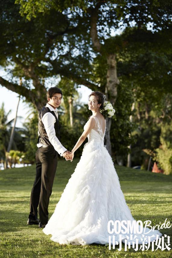 李佳航李晟婚照曝光 海边相拥上演浪漫时刻