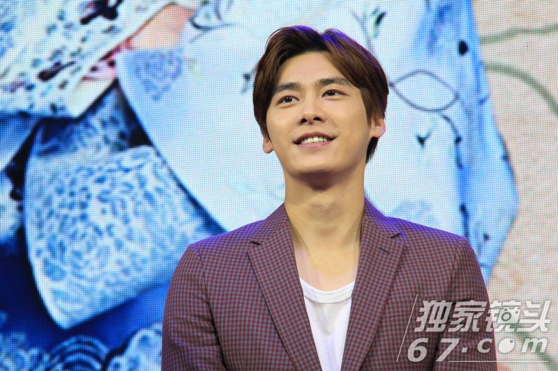 《活色生香》发布会唐嫣舒畅争艳 李易峰陈伟霆大秀基情