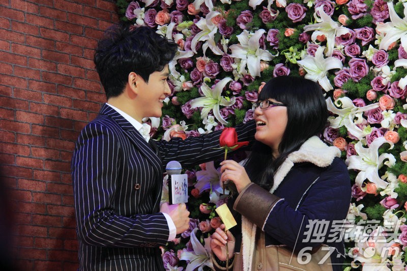 《活色生香》发布会唐嫣舒畅争艳 李易峰陈伟霆大秀基情