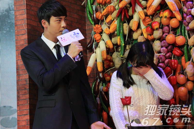 《活色生香》发布会唐嫣舒畅争艳 李易峰陈伟霆大秀基情