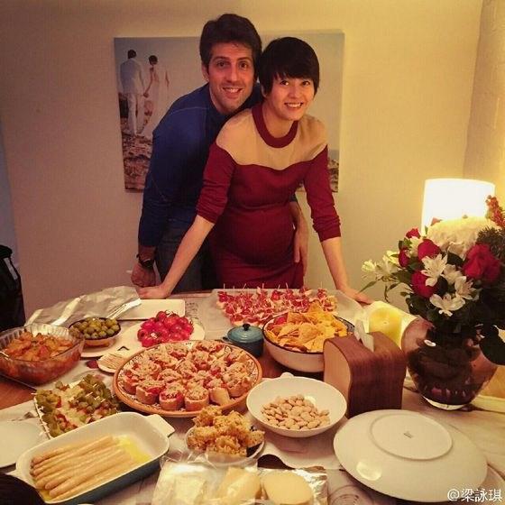 明星晒恩爱照高手：黄磊一家子刘烨夫妇