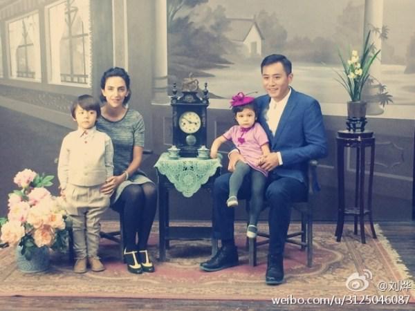 明星晒恩爱照高手：黄磊一家子刘烨夫妇