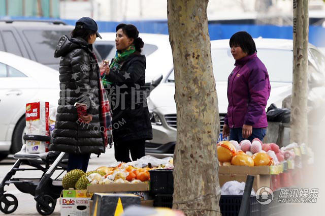 马雅舒挺孕肚现身