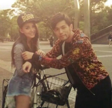 周董昆凌大婚 大叔&萝莉的时尚搭配