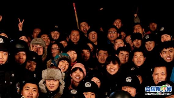 《解救吾先生》柏林曝先导海报 谁能解救刘德华