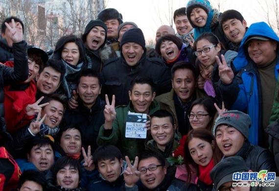 《解救吾先生》柏林曝先导海报 谁能解救刘德华