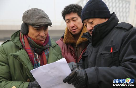 《解救吾先生》柏林曝先导海报 谁能解救刘德华