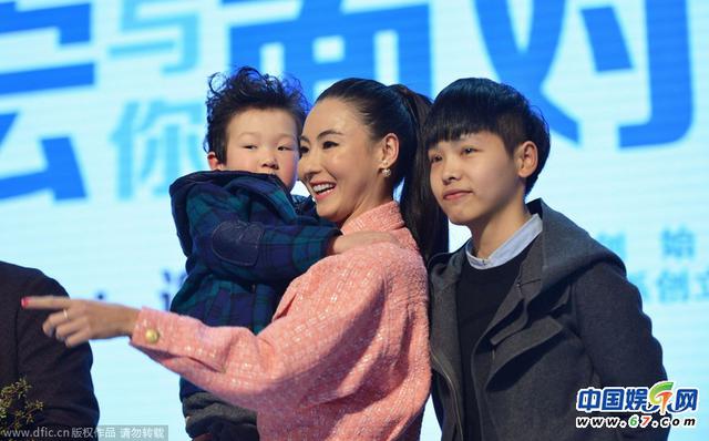张柏芝现身杭州大谈育儿经验 面色红润气色佳走出“锋菲”影响
