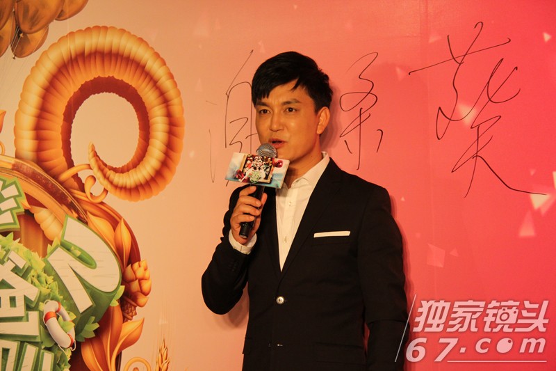 《爸爸2》合家欢首映：欢乐无需表演 票房笑奔十亿